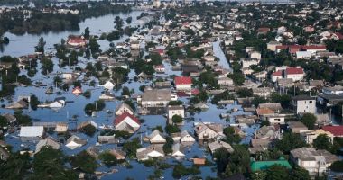 STARE DE URGENȚĂ ÎN HERSON! Zeci de persoane dispărute și case acoperite de ape