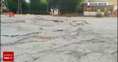 Stire din Eveniment : Pământul s-a surpat din nou la Slănic Prahova. Localnicii sunt în alertă