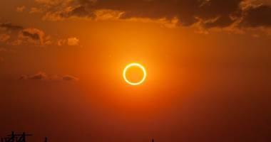 Stire din Social : Eclipsa de Soare, vizibilă și din România, va afecta rețeaua electrică din Europa
