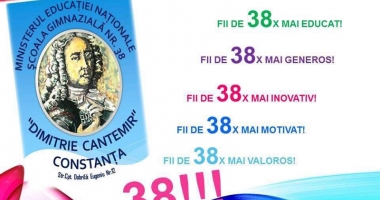 Stire din Cultură-Educație : Sloganul cu care sunt așteptați părinții la înscriere: "Fii 38!"