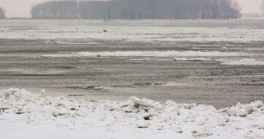 Stire din Eveniment : Topirea gheții de pe Dunăre, monitorizată 24 de ore din 24