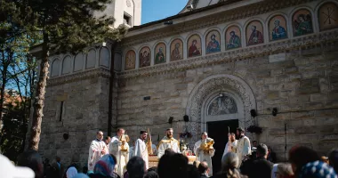 Stire din Cultură-Educație : IPS Teodosie oficiază slujbe speciale dedicate Înălțării Domnului și Sfinților Constantin și Elena