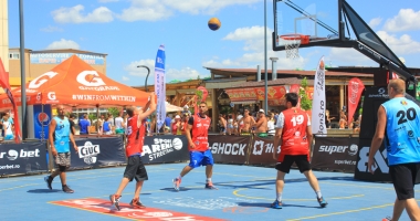 Stire din Sport : Slam-dunk pe nisip! Spectaculosul baschet 3x3 revine la Mamaia