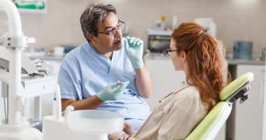 Stire din Sănătate : Sfatul medicului - Afectarea smalţului dinţilor vă poate slăbi structura dentară