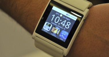 Stire din Diverse : A apărut primul SmartWatch - smartphone la încheietura mâinii