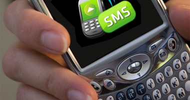 Stire din Economie : Ce bancă ne "alertează" prin SMS când au loc tranzacții sau retrageri de numerar din contul nostru
