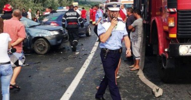 Galerie FOTO. Accident rutier CUMPLIT în Constanța: UN MORT și OPT RĂNIȚI - 4