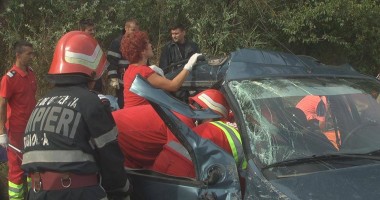 Galerie FOTO. Accident rutier CUMPLIT în Constanța: UN MORT și OPT RĂNIȚI - 3