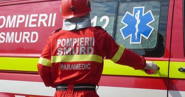 Stire din Eveniment : UPDATE Alertă în fața grădiniței „Mugurel”! O persoană a fost lovită de mașină