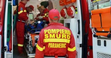 Stire din Eveniment : Adolescentă lovită cu toporul de un vecin pe motiv că făcea gălăgie în fața blocului. Bărbatul a fost reținut
