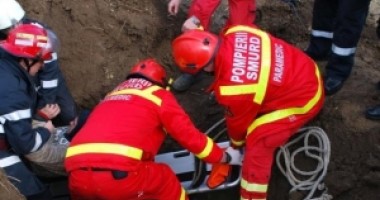Stire din Eveniment : Tragedie pe un șantier din Capitală: Un muncitor a murit după ce a fost prins sub un mal de pământ