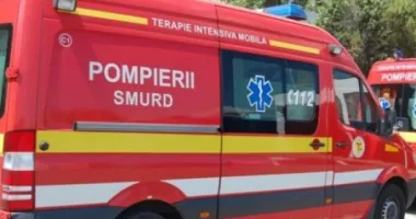 Stire din Eveniment : Mașină căzută într-o prăpastie de 15 metri la Galați. Trei tineri au ajuns la spital