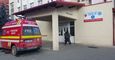 Stire din Eveniment : Plan roșu de intervenție la un hotel unde sunt cazați 147 de copii. 15 dintre ei au ajuns la spital
