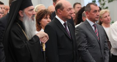 Stire din Economie : Șantierul Naval Constanța, distins cu Ordinul "Meritul Industrial și Comercial" - în grad de Mare Ofițer
