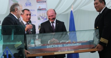 Șantierul Naval Constanța, distins cu Ordinul "Meritul Industrial și Comercial" - în grad de Mare Ofițer - 11