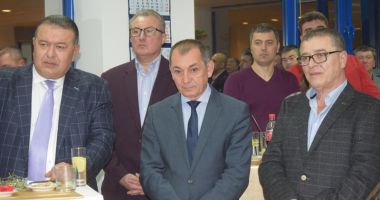 Grupul de firme Histria a încheiat anul cu tort, colinde și artificii - 5