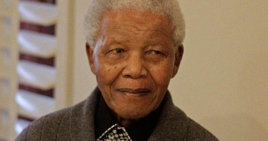Stire din Actualitate : Nelson Mandela, INTERNAT în spital