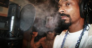 Stire din Monden : Snoop Dogg, arestat pentru posesie de marijuana pe un aeroport din Norvegia