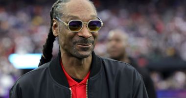 Stire din Sport : JO 2024: Celebrul rapper Snoop Dog va purta flacăra olimpică la Paris