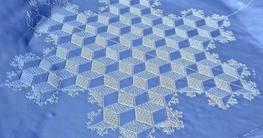 Galerie FOTO. Pare doar un tip ciudat care merge de nebun prin zăpadă. Privește apoi mai bine imaginea de ansamblu - 2