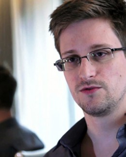 Stire din Actualitate : Snowden nu a primit niciun ban  pentru "șopârleli"