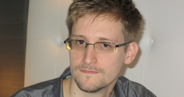Stire din Actualitate : PREMII NOBEL. Edward Snowden, posibil laureat