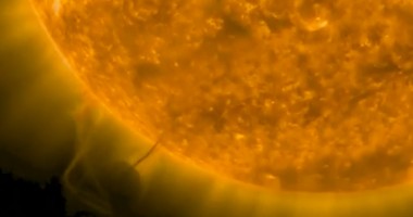 Stire din Actualitate : NASA a filmat un obiect misterios care "se alimenta" din Soare / Video