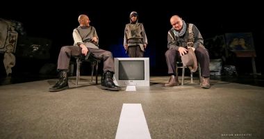Stire din Cultură-Educație : Vreți să vedeți un spectacol bun? "Șobolanul rege" vă așteaptă la Teatrul de Stat