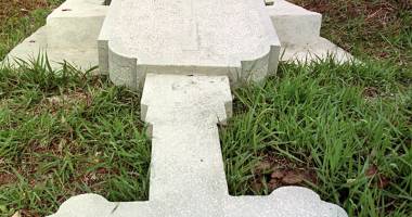 Stire din Eveniment : Groparii au jefuit un cadavru,  într-un cimitir  din județul Constanța