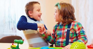Stire din Sănătate : Socializarea, esențială pentru recuperarea copiilor cu autism