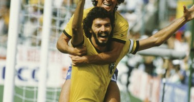 Stire din Sport : Șoc în fotbalul internațional / A murit Socrates!
