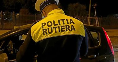 Stire din Eveniment : Şofer beat şi cu permisul suspendat, reţinut de autorităţi după ce a provocat un accident rutier