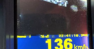 Stire din Eveniment : Șofer prins noaptea trecută pe bulevardul Mamaia, în timp ce conducea beat cu 136 km/h
