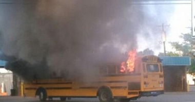 Stire din Actualitate : Șoferiță de autobuz, eroină după ce a reușit să salveze 56 de elevi dintr-un incendiu
