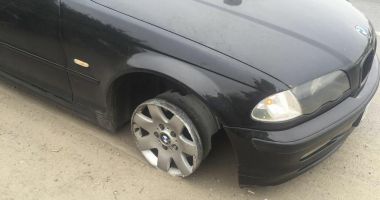 GALERIE FOTO / TERIBILISM PE LITORAL! Șofer prins conducând FĂRĂ O ROATĂ și sub influența alcoolului - 2