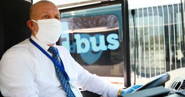 Stire din Social : Șoferii de pe autobuzele CT Bus, echipați cu măști confecționate în atelierul de tapițerie al regiei
