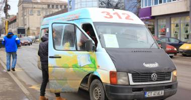 Șoferii de maxi-taxi, disciplinați prin… amenzi! - 2