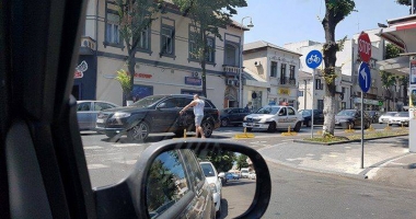 Șoferul care  a intrat cu Audi-ul Q7 în Satul  de Vacanță  a blocat traficul și pe Tomis