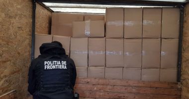 Stire din Eveniment : Șoferul dubiței burdușite cu țigări de contrabandă a ajuns în arest