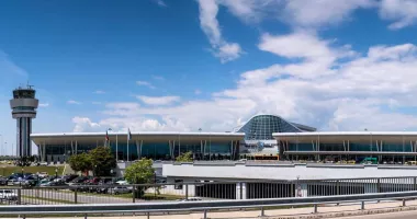 Stire din Actualitate : Aeroportul din Sofia blocat din cauza unei drone detectate în zonă