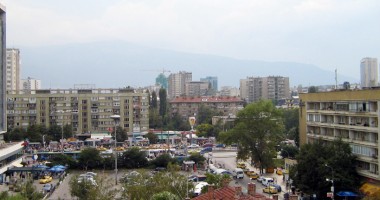Stire din Actualitate : Două bombe au explodat în fața sediilor unor partide de opoziție de la Sofia
