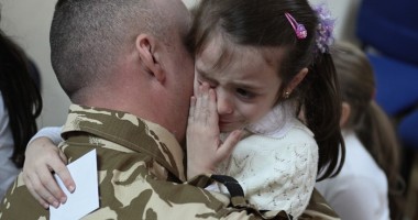 Stire din Eveniment : RETRAGEREA trupelor românești din Afganistan a început. Ponta, Oprea și Dușa, prezenți la proceduri