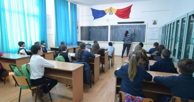 Stire din Cultură-Educație : Șomaj tehnic în Educație? "Lovim în oamenii care nu au venituri mari!"