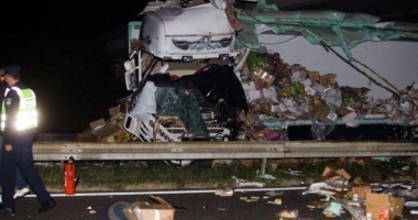 IMAGINI ȘOCANTE / Două persoane au murit într-un teribil accident, pe autostradă - 2