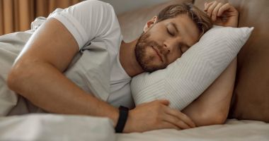 Stire din Sănătate : Un somn odihnitor vă poate ajuta şi la scăderea în greutate