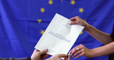 Stire din Politică-Administrație : Sondaj INSCOP: USD ar obține 40% la alegerile europarlamentare