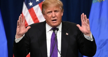 Stire din Actualitate : Sondaj: Popularitatea lui Donald Trump continuă să scadă