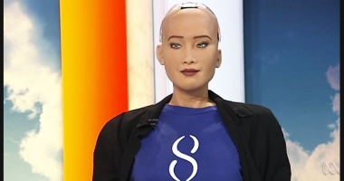 Stire din Tehnologie : IMAGINI INCREDIBILE! Primul robot din lume care a primit cetățenie: "Vreau să trăiesc și să muncesc alături de oameni"
