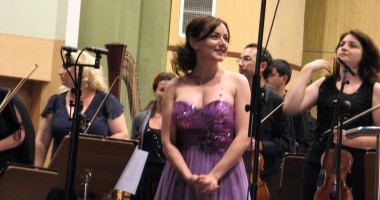 Stire din Cultură-Educație : Soprană româncă în direct de pe scena Teatrului Metropolitan din New York