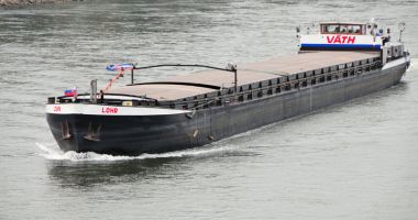 Stire din Economie : "Sora" noastră Bulgaria  boicotează transportul pe Dunăre  și prin portul Constanța